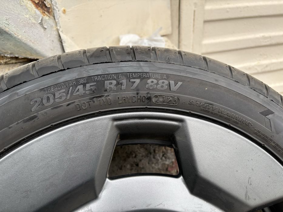 Комплект оригинални гуми и джанти 17-ки за Hyundai Inster (зимни и летни!)