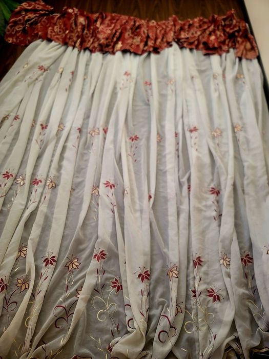 Продам шторы тюль в отличном состоянии использовали 2года