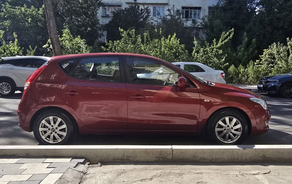 Продам Hyundai i30, 2009 год, 1.6 AT