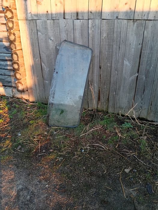 Продам заднее стекло на Жигули.Цена 6 000 тенге.