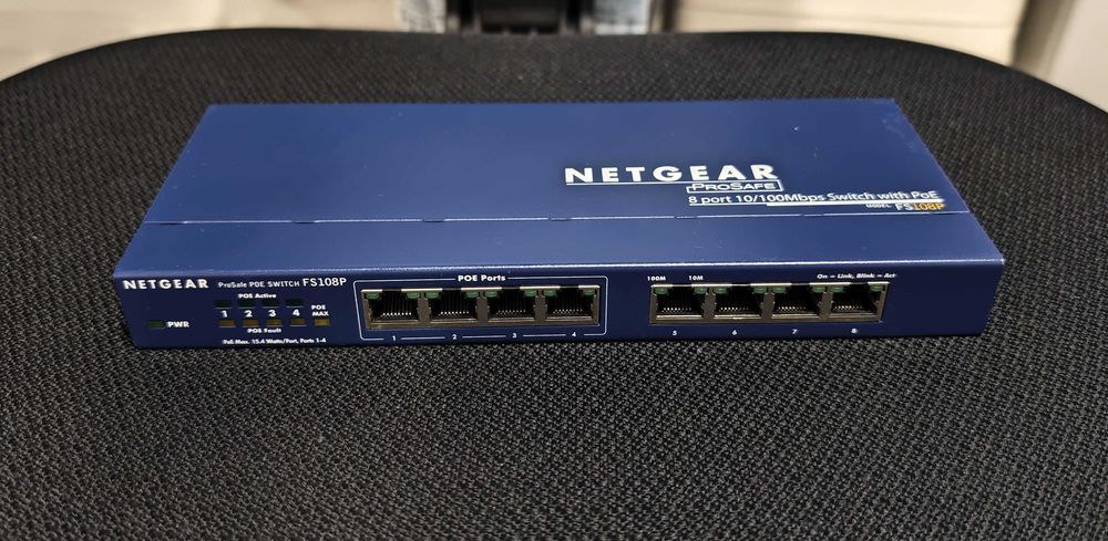 8 портови (4+4 PoE) суичове Netgear и TP-Link