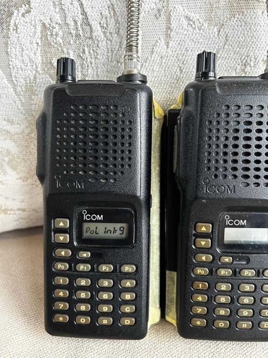 Vând 2 stații portabile Icom IC-F3 profesionale VHF