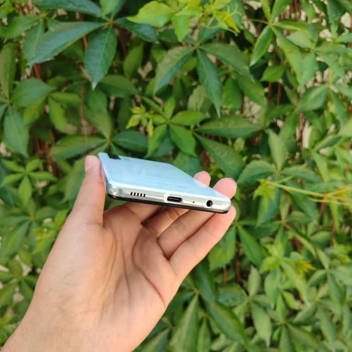 Samsung 32 sotiladi dastavka bor