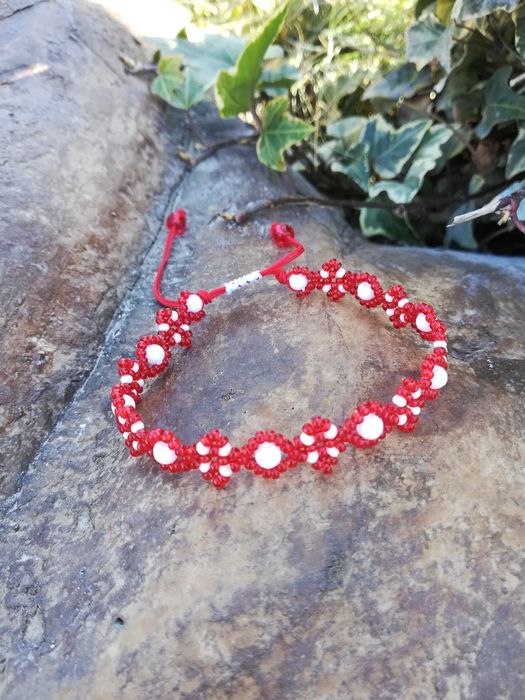 Мартеници.              .