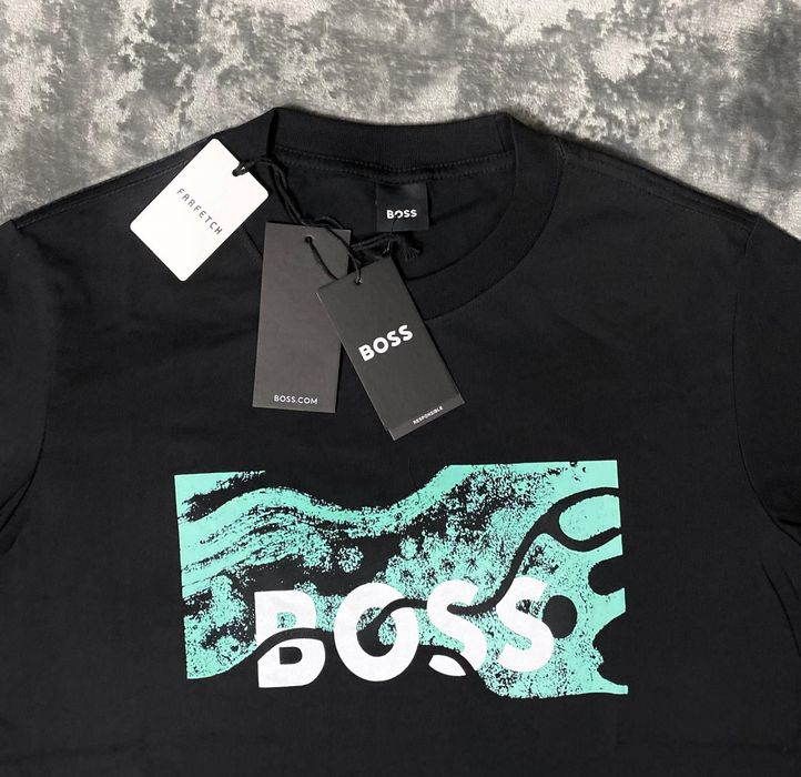 Vand tricou nou de barbati Boss