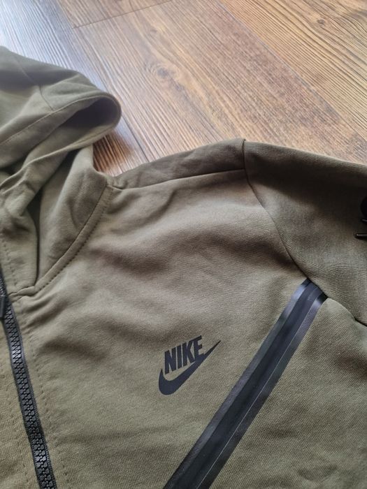 Страхотен мъжки спортен екип NIKE размер  М  / L