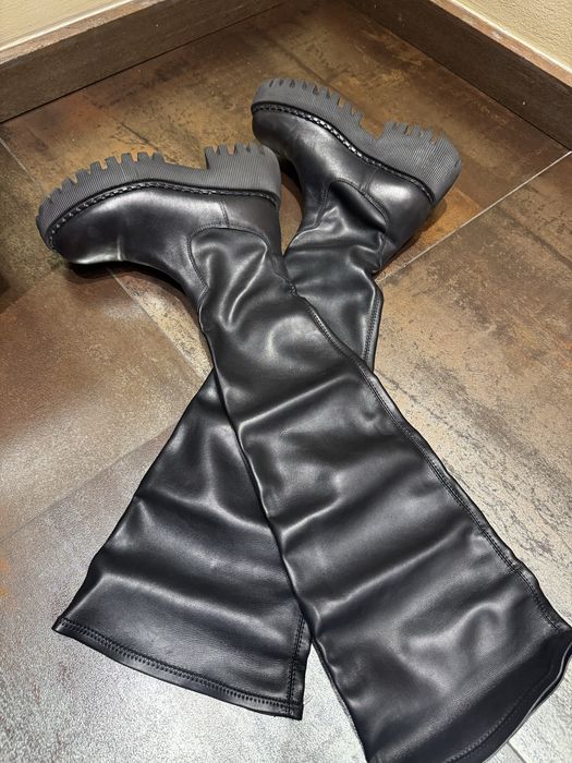 Коженные брендовые сапоги чулки батфорды