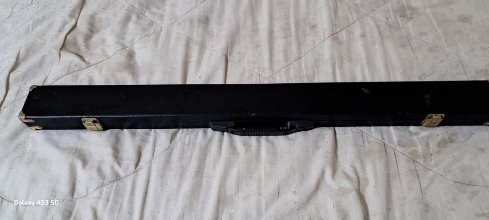 Кий для биллиарда.