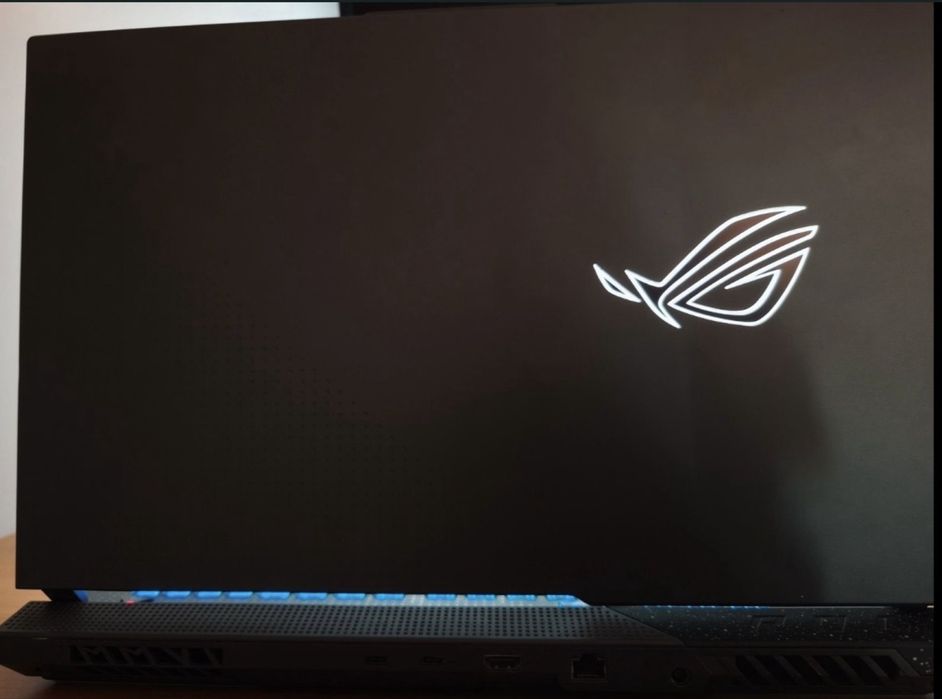 Laptop gaming ASUS ROG Strix G17 AMD Ryzen 9 7945HX 240 HZ RTX 4050 + ghiozdan Asus cadou