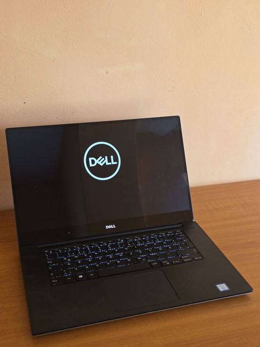 Laptop Workstation Dell Precision 5520 | Ecran 4K Touch | i7-7820HQ | 16GB RAM | 1TB SSD | NVIDIA Quadro | Tastatură Iluminată | Win 11
