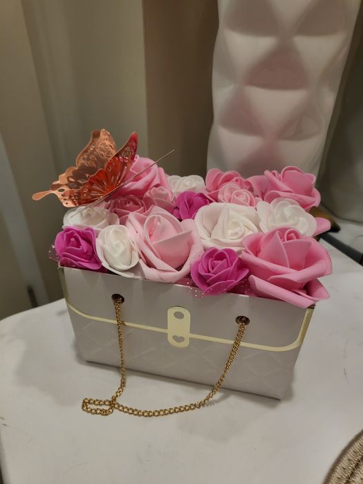 Букет  вечни рози  8 март бебе памперси бонбони персонализиран 101