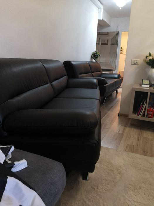 2 canapele din piele sintetică în stare foarte bună, pentru birouri, l