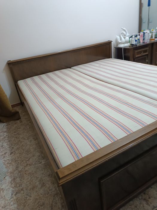 Продается двуспальная кровать