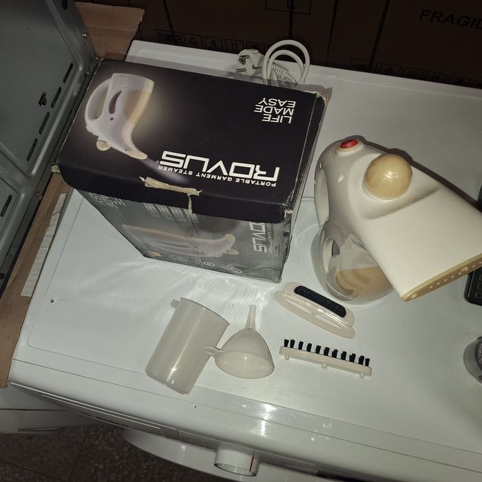 Парочистачка/парогладачка/вертикална ютия- нова неизползвана с нарушен