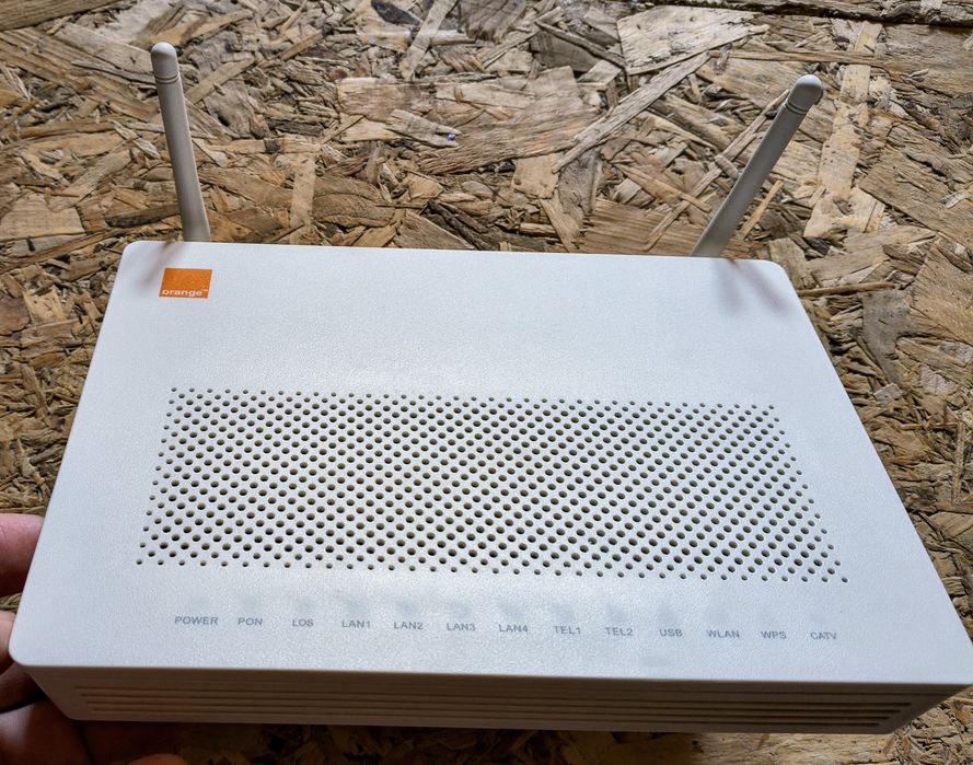 Vând router Huawei 1000 mbs HG8247H fara adaptor