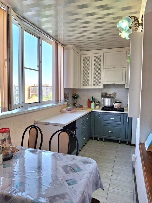 4 бөлмелі пәтер сатылады қаланың орталық бөлігінде.