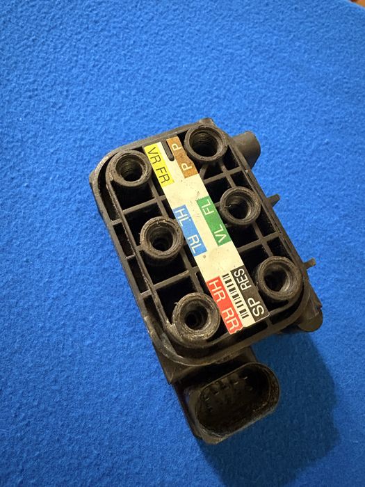 Разпределителен блок Airmatic Mercedes