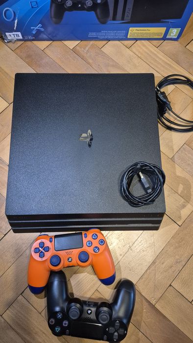 Play Station 4 pro 1TB