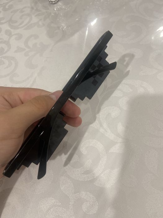 Пиксельные чёрные очки