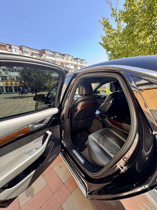 AUDI A8 Limousine