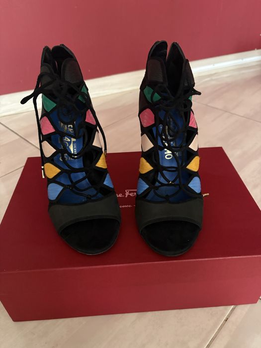 Дизайнерски обувки Salvarore Ferragamo N 37