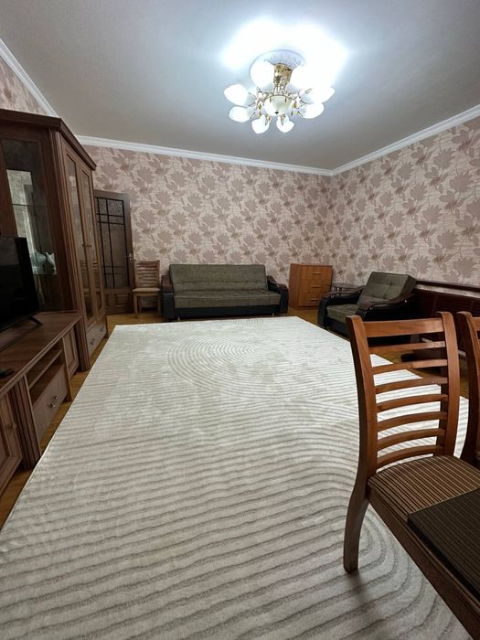 Продается свою 2х комнатную квартиру Универсам Круг Юнусабад 4