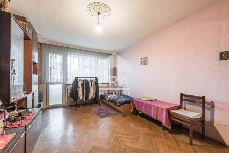 Тристаен, ексклузивен, обзаведен апартамент за продажба, с гараж и маз