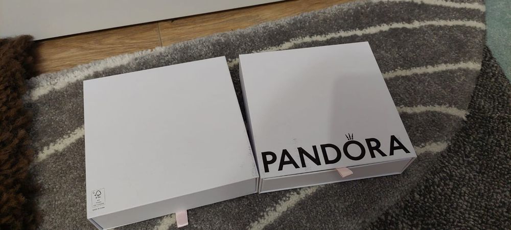 Cutii Pandora pentru coliere