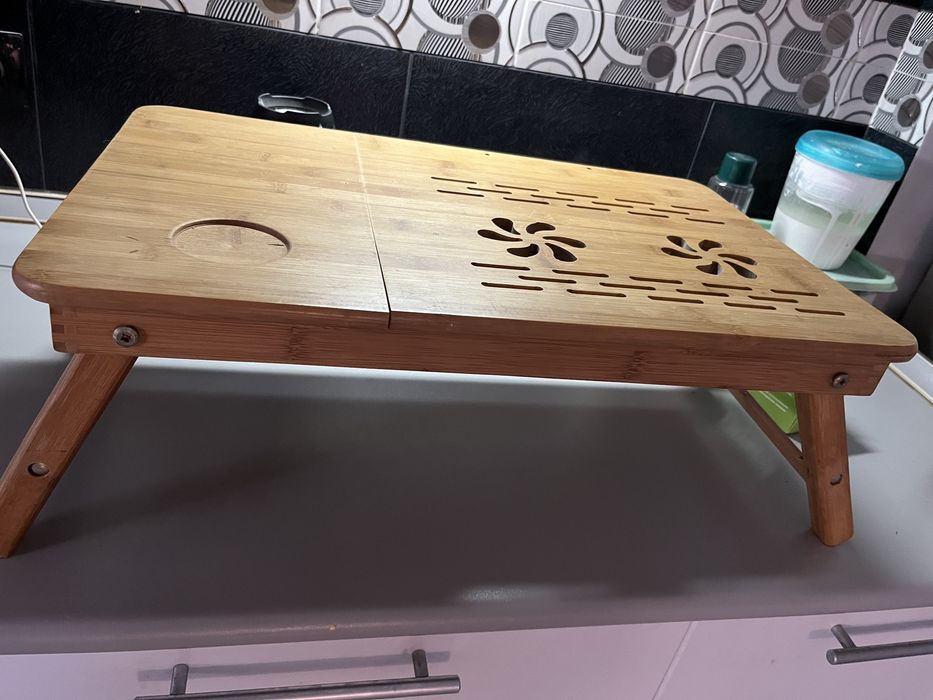 Столик для завтраков и для компьютера