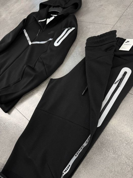 Trening Nike Tech