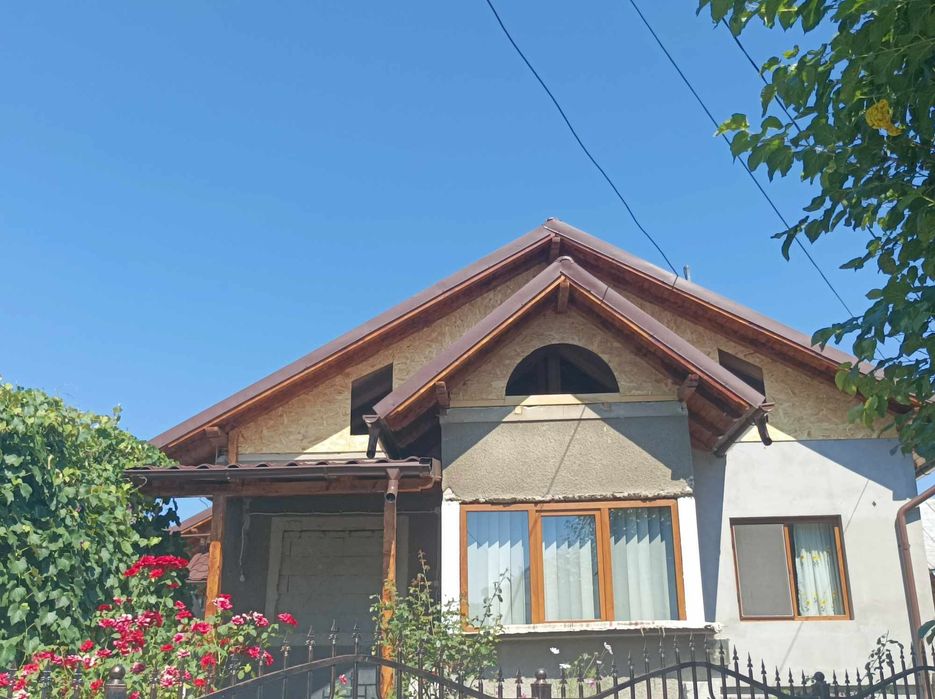 EXECUTAM URMĂTOARELE SERVICI


1. Reparatii Acoperis,
2. Montaj orice