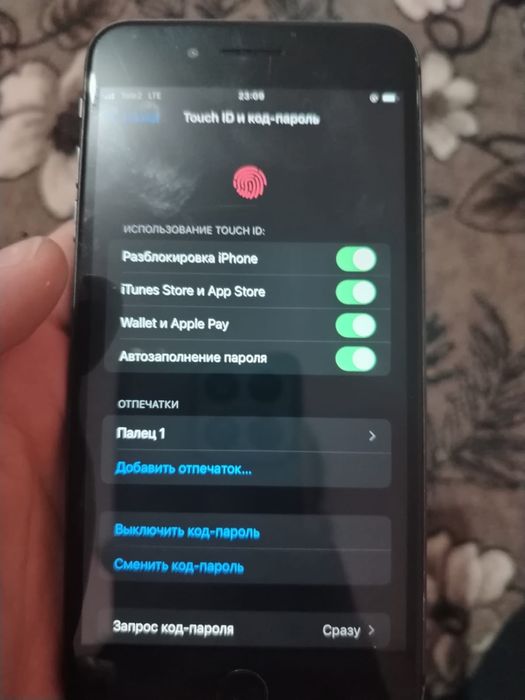 Айфон 8 плюс в отличном состояни
