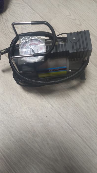 Насос для подкачки колес