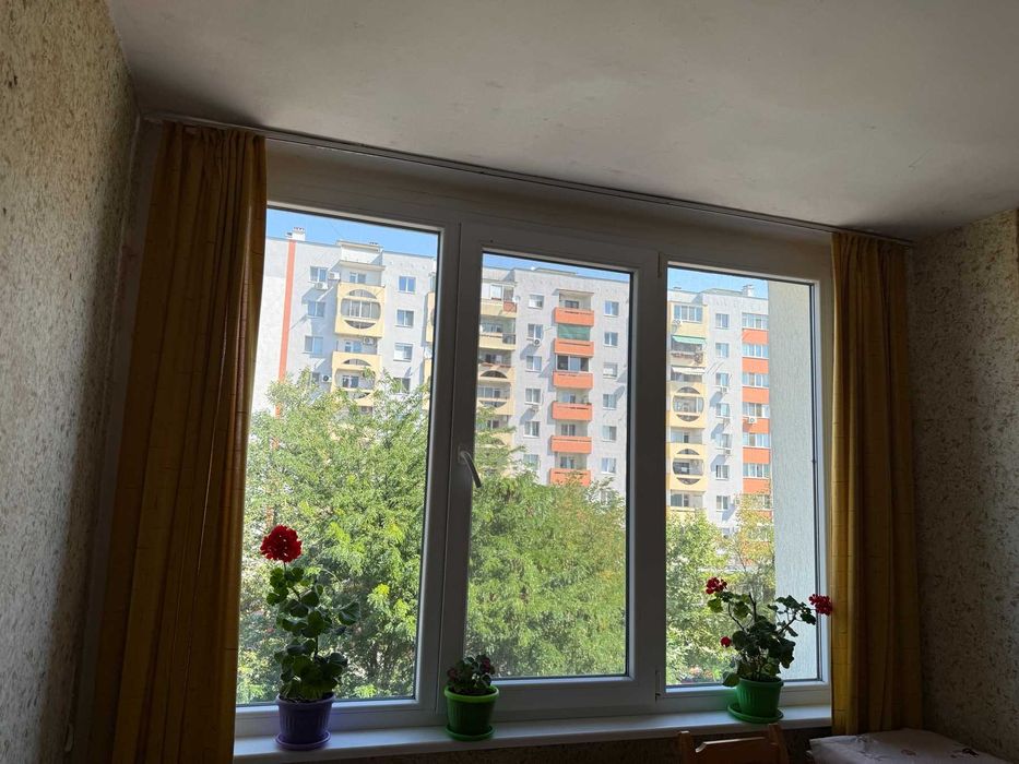 Продавам 4ри стаен апартамент