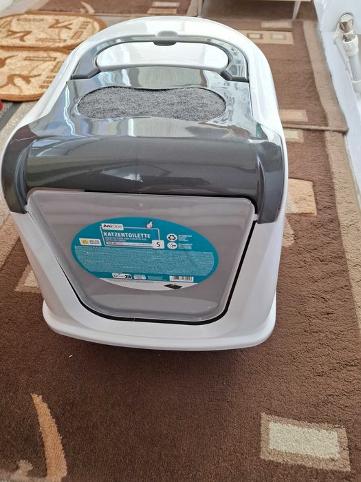 Vând litieră cu capac, filtru de carbon și lopățică, puțin folosite