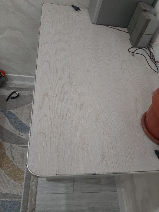 Продам кухонный стол