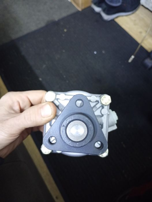 Продам Гур насос на BMW e34.e36