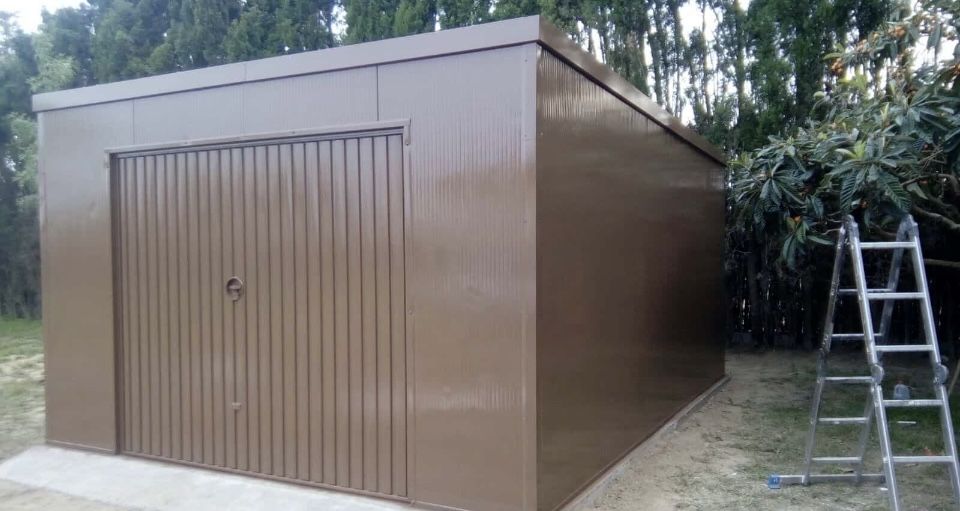 Garaje auto pe structura metalica