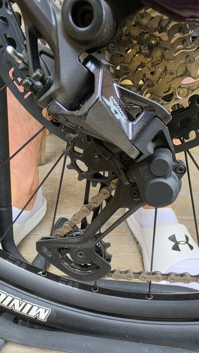 Bicicleta MTB full suspension Focus Jam 6.9 29 Silver Darkviolet. Echipare Top Shimano XT si FOX.