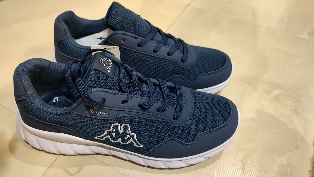 Продавам сникърси Kappa