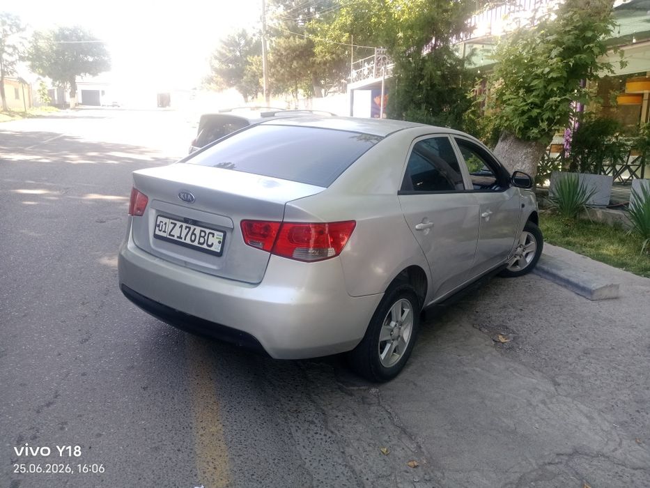 KIA FORTE 2009 matan 4 pakalena 1.6 mator 6 bosqichli mexanika karopka