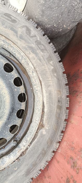 Продам комплект баллонов  195 65 R15