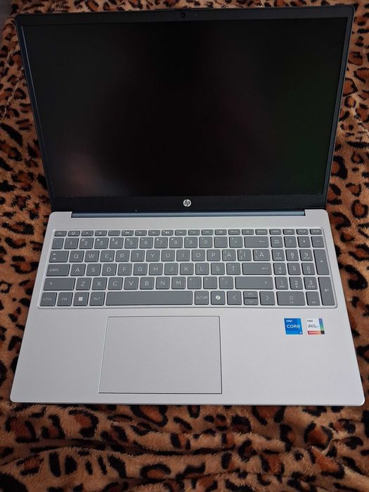 Laptop HP 15-fd | Ecran 15.6" Full HD | Procesor Intel Core | Subțire și Ușor