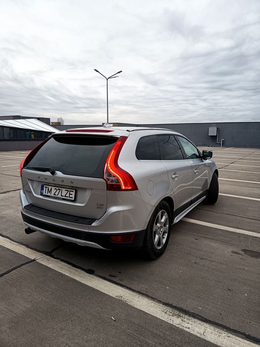 volvo xc60 full summum 4x4 manual navi piele xenon distributie noua