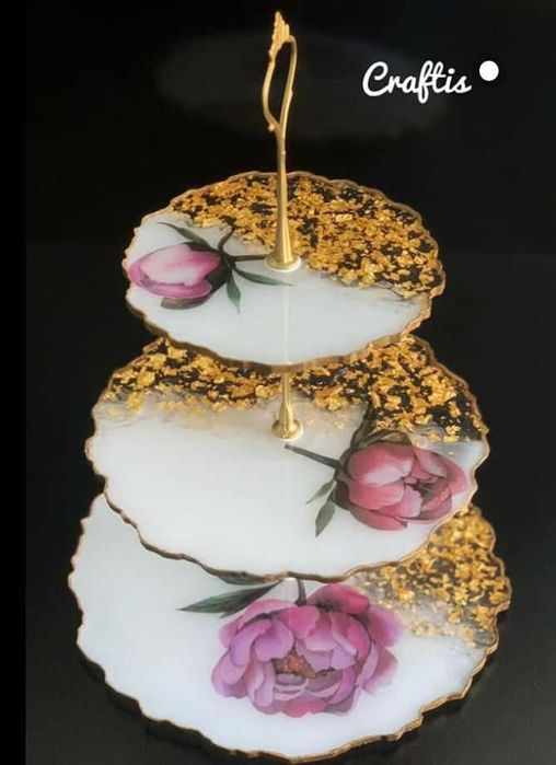 Set tocator cu suport pahare si platouri etajate din rasina epoxidica