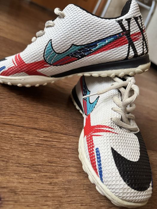 Футбольные кросовки Nike серии CR7