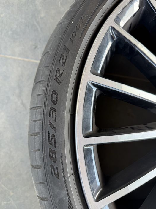 Гуми с джанти Pirelli P Zero 285/30 R21