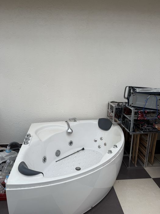 Джакузи угловое глубокое
