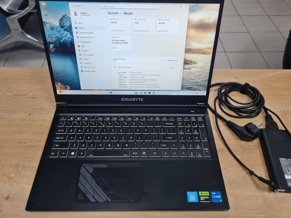 Laptop Gaming Gigabyte, i5-12500H, RTX4060, 144Hz, 16GB DDR4, 250GB SSD