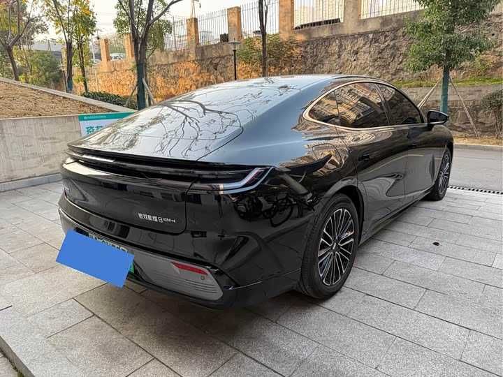 Geely Galaxy Star 8  EM-i Luxury Edition